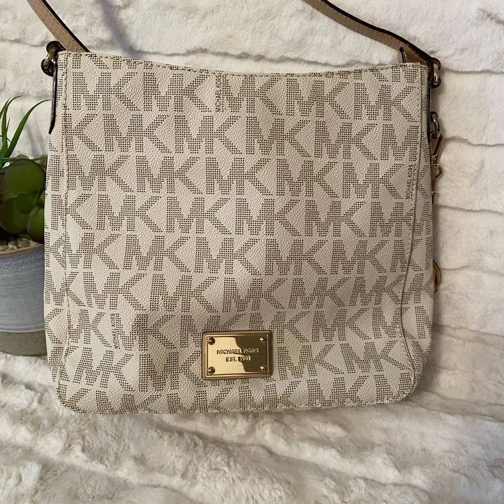 ❤️Flash SALE❤️Like New Michael Kors Crossbody Bag